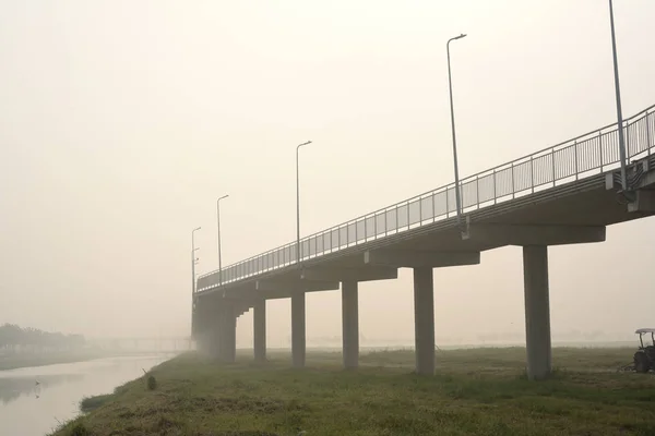 Вид Густым Туманом Поздним Утром Закрытые Дни Плотный Туман Вблизи — стоковое фото