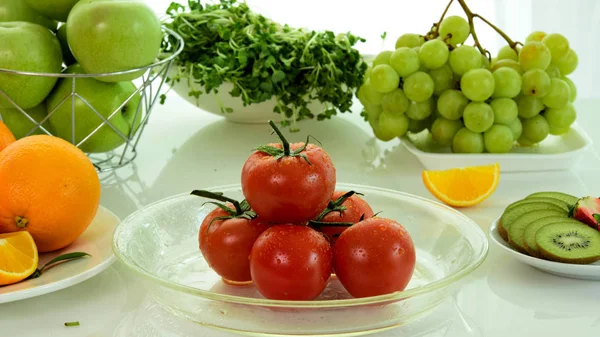 Tomates Vermelhos Frescos Com Gotas Água Pele Tomato Misture Frutas — Fotografia de Stock