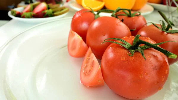 Tomates Vermelhos Frescos Com Gotas Água Pele Tomato Misture Frutas — Fotografia de Stock