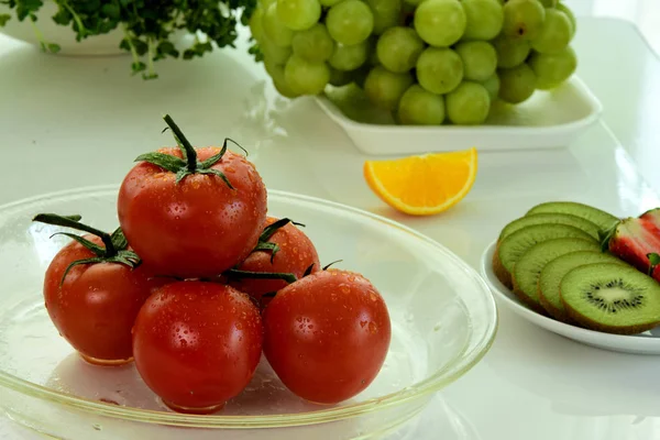 Close Ripe Fresh Tomatoes Plate — ストック写真