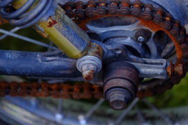 Paslanmış eski motosiklet detaylarını kapat