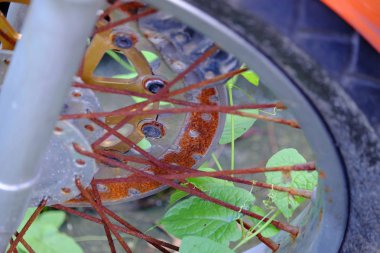 Paslanmış eski motosiklet detaylarını kapat