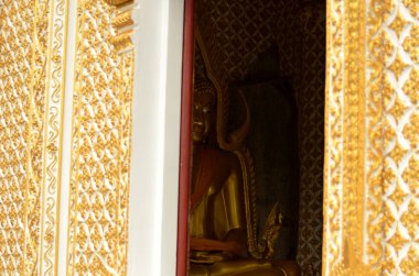 Gündüz vakti antik Budist tapınağı