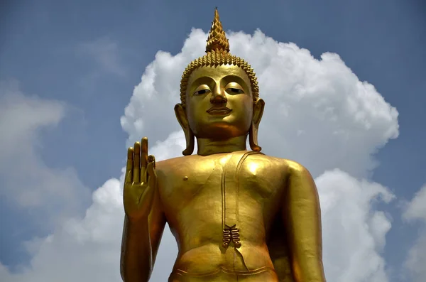 泰国庙宇和佛像在白天 — 图库照片
