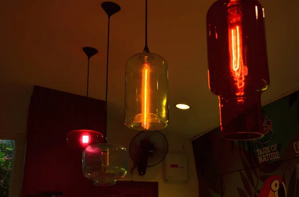 Lanternes Brûlantes Dans Chambre Noire — Photo
