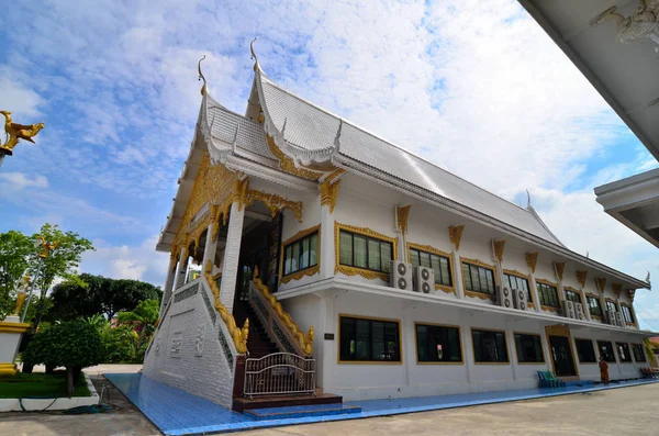 Belos Templos Tailandeses Estátuas Douradas Buda Templo Tailândia Estilo Tailandês — Fotografia de Stock