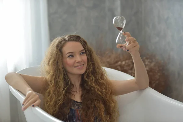 Young Woman Laying Bathtub Relaxed Time Bathroom Young Woman Relaxing — Stock Photo, Image