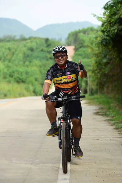 Amatör Bisiklet sporcular yapmak en iyi şekilde bisiklet yarışı sadaka gezi çabalarını 