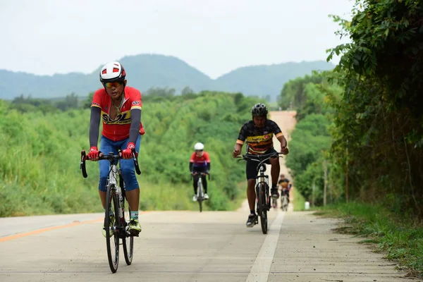 Los Atletas Aficionados Bicicleta Aprovechan Máximo Sus Esfuerzos Carrera Bicicletas — Foto de Stock