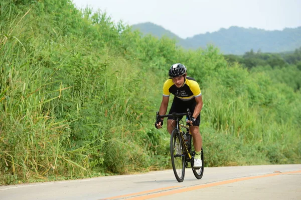 Amatör Bisiklet sporcular yapmak en iyi şekilde bisiklet yarışı sadaka gezi çabalarını 