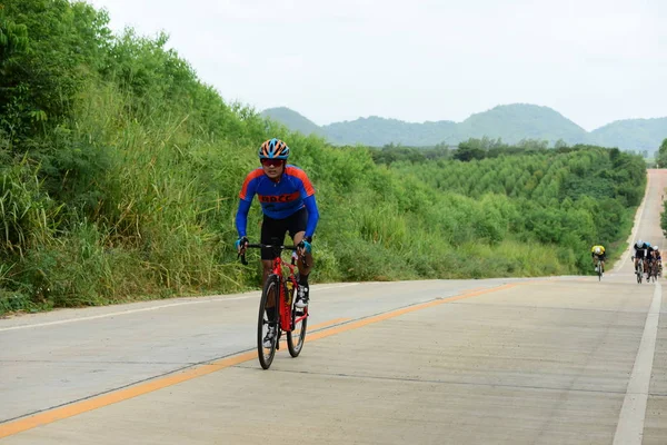 Amatör Bisiklet sporcular yapmak en iyi şekilde bisiklet yarışı sadaka gezi çabalarını 