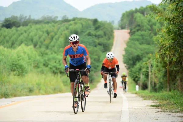 Amatör Bisiklet sporcular yapmak en iyi şekilde bisiklet yarışı sadaka gezi çabalarını 