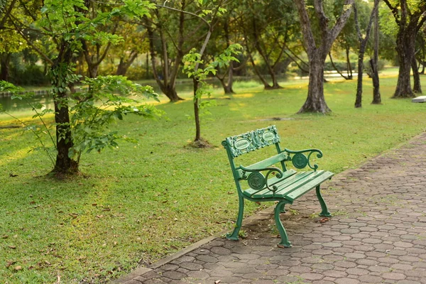 Zelená Lavička Krásném Parku — Stock fotografie