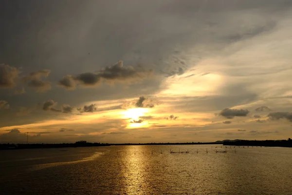 Vue Panoramique Sur Lac Avec Reflet Ciel Couchant Dans Eau — Photo