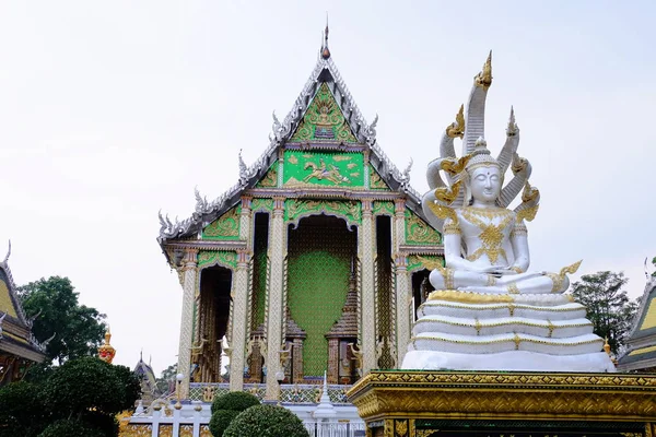 Gyönyörű Thaiföldi Templomok Arany Buddha Szobrok Thaiföld Temple Thai Stílusban — Stock Fotó