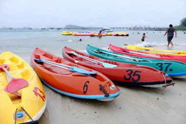 kıyıda deniz tekneleri 