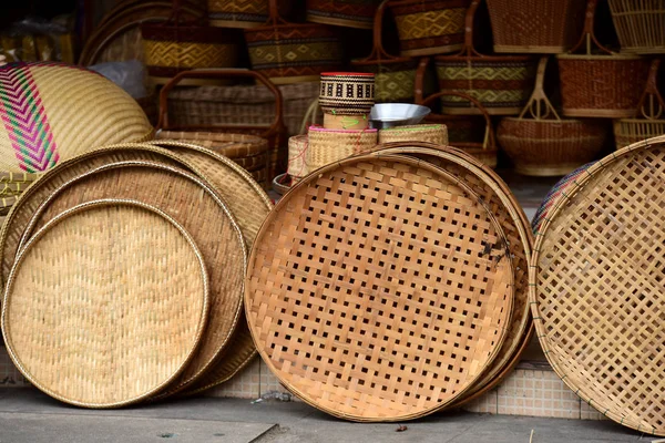 Rattan Bambu Sanatları Doğal Hasır Sepet Yaptı Demiştin Hani Sepeti — Stok fotoğraf