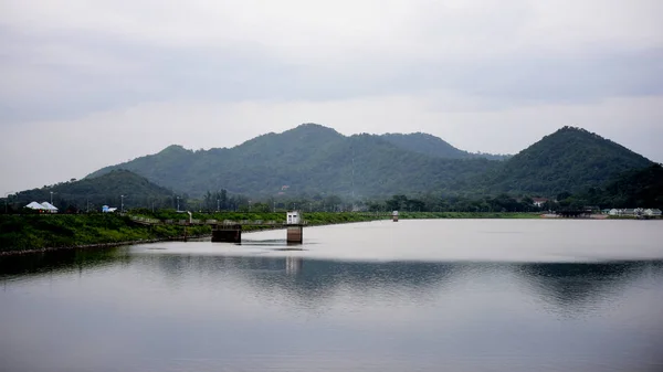 自然の風景 雰囲気 ビッグバン プラ貯留層 2018 日にチョンブリ県の周辺の美しい風景を見に来る観光客 — ストック写真