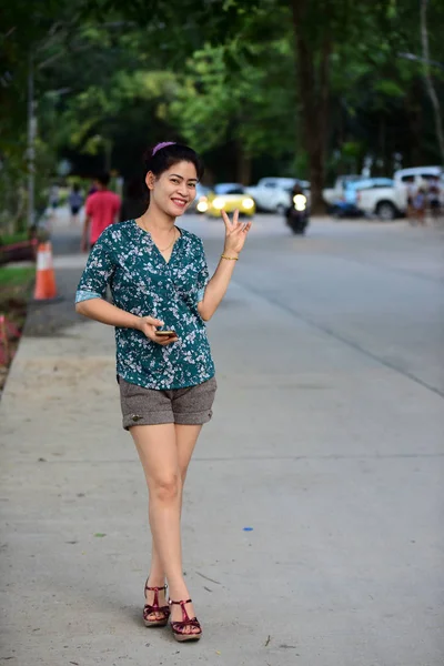 Asian Woman City Street — Stock Photo, Image