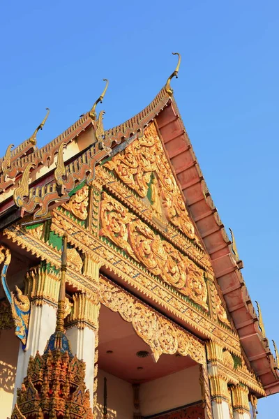 Thailändischer Tempel Mit Schönem Stuckmuster — Stockfoto