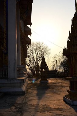 Parkın geleneksel Tayland mimarisi