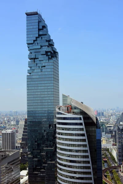 Turister Besöker Höghus Och Kontor Stadens Affärsdistrikt Bangkok Med Både — Stockfoto