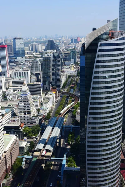 高層ビルや大都市のビジネス街に事務所 — ストック写真