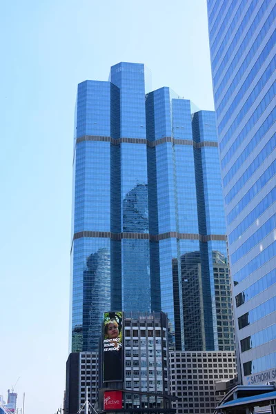 Výškové budovy a kanceláře v obchodní čtvrti velkoměsta — Stock fotografie
