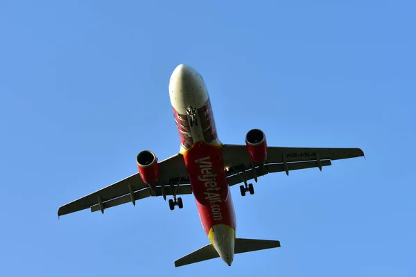 Avión Está Volando Aeropuerto Para Aterrizar Aeropuerto Suvarnabhumi Tailandia Avión — Foto de Stock