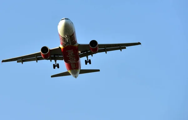 Avión Está Volando Aeropuerto Para Aterrizar Aeropuerto Suvarnabhumi Tailandia Avión — Foto de Stock