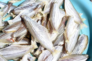 Kurutulmuş balık, Tay balıkçıların yerel gıda işleme taze gıda pazarına teslim için ürün