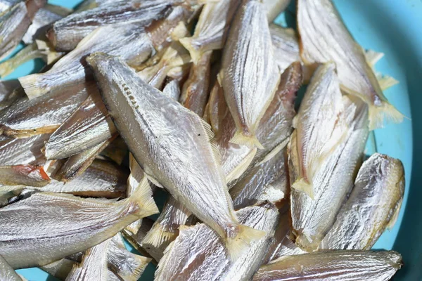 Pesce Essiccato Trasformazione Alimentare Locale Dei Pescatori Thailandesi Prodotto Consegna — Foto Stock