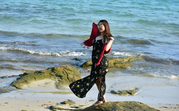 Tailandia Abril 2019 Personas Descansando Playa Del Mar Tailandia — Foto de Stock