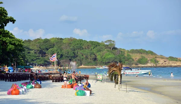 Thailand April 2019 People Resting Sea Beach Thailand — Stock Photo, Image