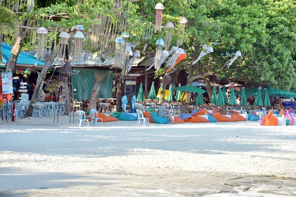 Tailandia Abril 2019 Personas Descansando Playa Del Mar Tailandia —  Fotos de Stock