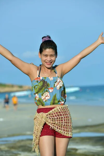 Beautiful Girl Sending Sweet Smile Cheerful Gesture View Sandy Beach — Stock Photo, Image