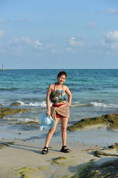 Menina Bonita Está Enviando Sorriso Doce Gesto Alegre Com Vista — Fotografia de Stock