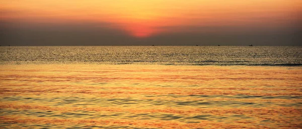 Vue Sur Plage Plage Les Chaises Longues Lèvent Beau Ciel — Photo