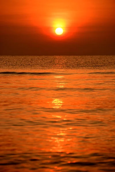 Kora Reggel Strand Nézetek Egy Nyugágy Amikor Nap Emelkedik Gyönyörű — Stock Fotó