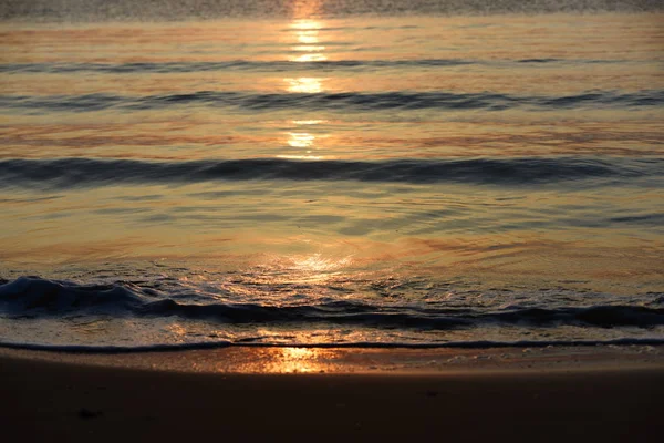 Vista Sol Nascente Praia Céu Amarelo Dourado Bonito Sol — Fotografia de Stock