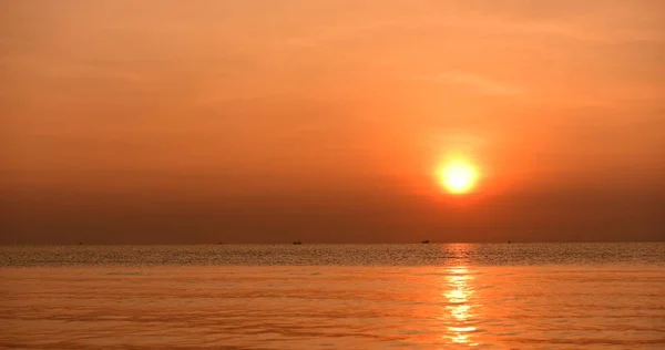 Frühen Morgen Blick Auf Den Strand Mit Einem Liegestuhl Wenn — Stockfoto