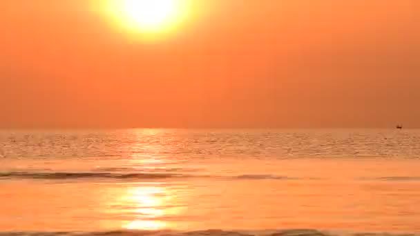 Sorgere Del Sole Spiaggia Bel Cielo Giallo Dorato Sole — Video Stock