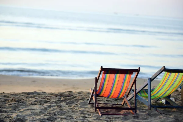 Cadeiras Lounge Praia Início Manhã Como Sol Está Subindo — Fotografia de Stock