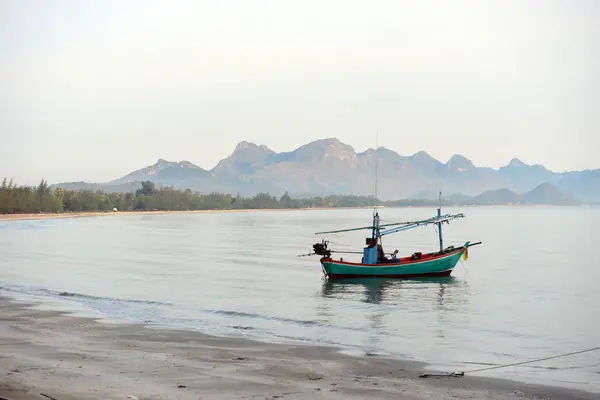 Blick Auf Den Strand Und Kleine Fischerboote Strand Den Frühen — Stockfoto