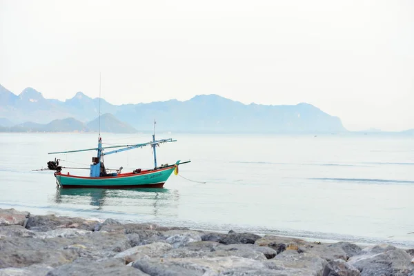 Blick Auf Den Strand Und Kleine Fischerboote Strand Den Frühen — Stockfoto