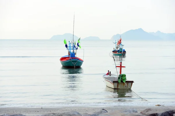 Blick Auf Den Strand Und Kleine Fischerboote Strand Den Frühen — Stockfoto