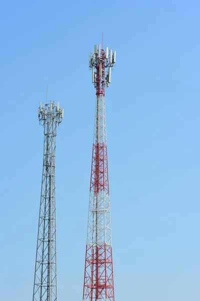 Torre Telecomunicaciones Con Antenas Polo Alto Para Transmisión Señal Hay —  Fotos de Stock