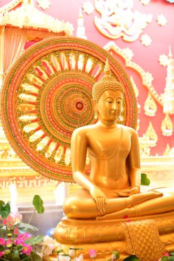 Bangplee Tapınağı'nda Altın Buda heykeli, Luang Pho To Temple, Tayland Tapınakların güzelliği ve Tayland dini sanatının Buda görüntüleri