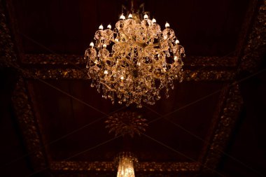 Bangplee Tapınağı'nda Altın Buda heykeli, Luang Pho To Temple, Tayland Tapınakların güzelliği ve Tayland dini sanatının Buda görüntüleri