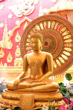 Bangplee Tapınağı'nda Altın Buda heykeli, Luang Pho To Temple, Tayland Tapınakların güzelliği ve Tayland dini sanatının Buda görüntüleri